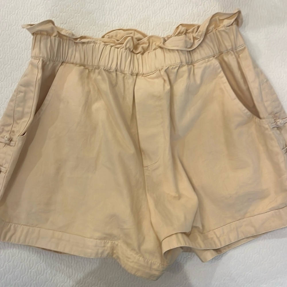 SEA Ny Hampden Shorts in Creme, NWT, sz medium orig $285. Great Buy